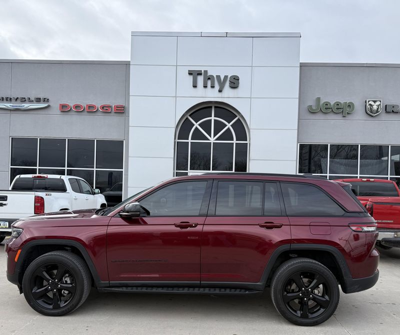 Used 2024 Jeep Grand Cherokee AltitudeImage 40