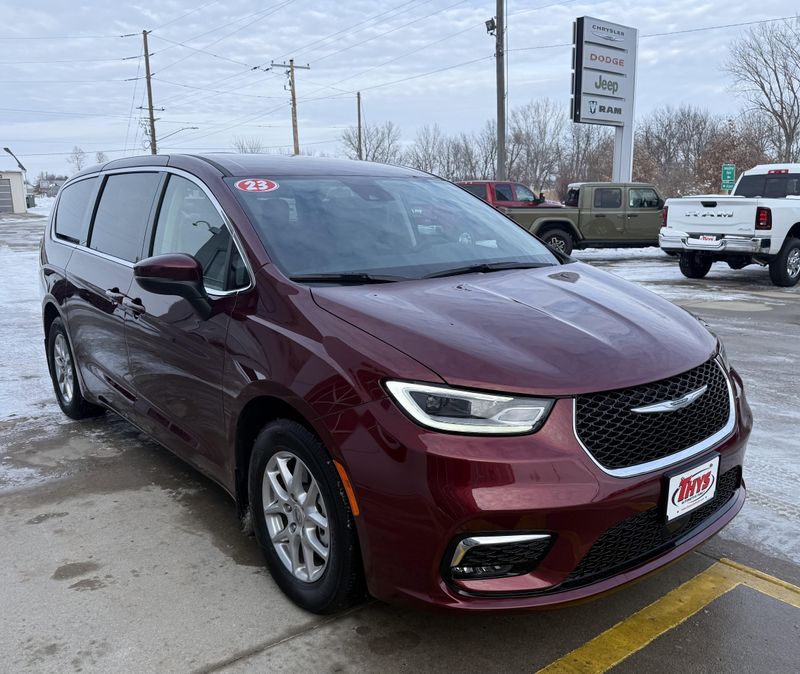 Used 2023 Chrysler Pacifica Touring LImage 40