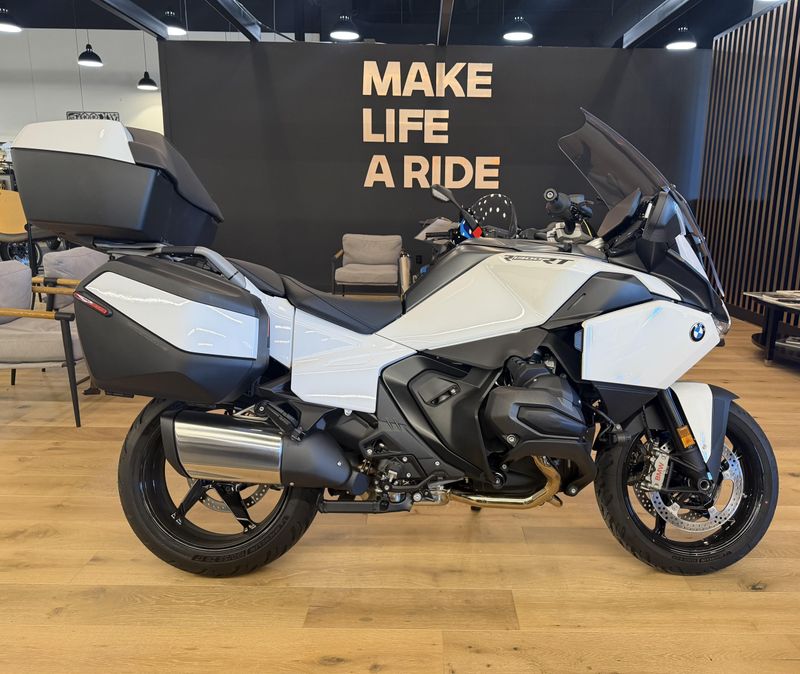 2026 BMW R 1300 RT ALPINE WHITE.. DEMO!!