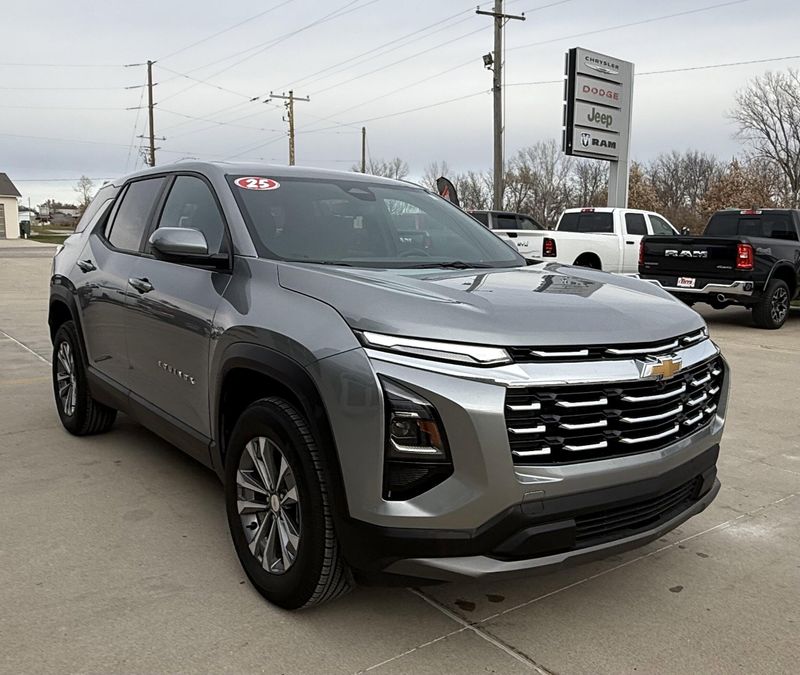 Used 2025 Chevrolet Equinox AWD LTImage 32
