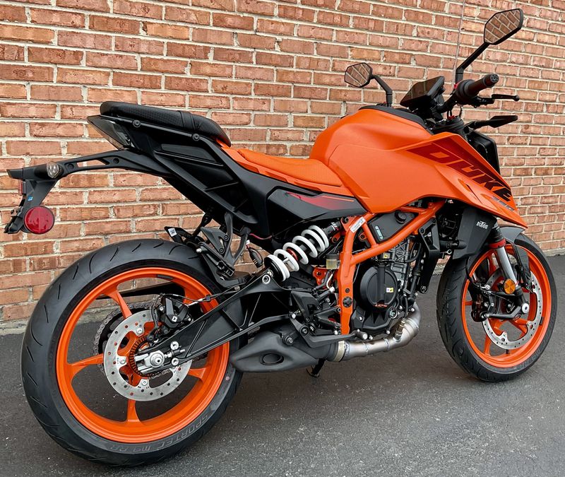 2024 KTM Duke 390Image 3