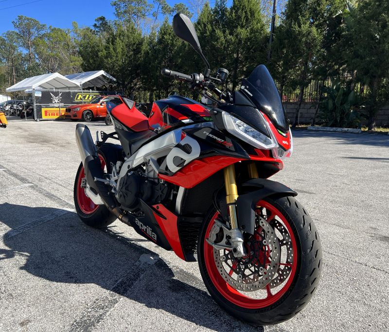 2021 Aprilia Tuono V4