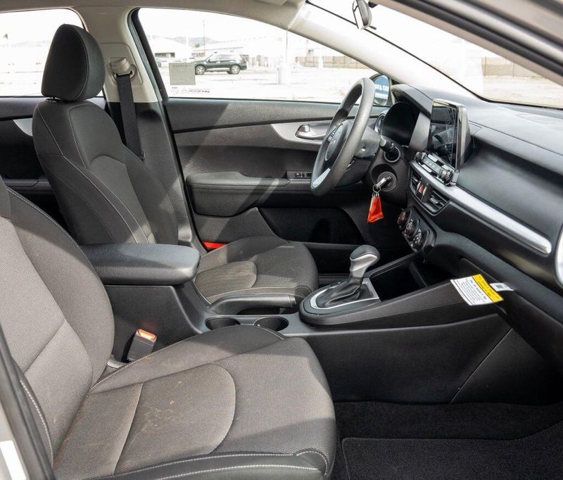 Used 2022 Kia Forte LXSImage 17