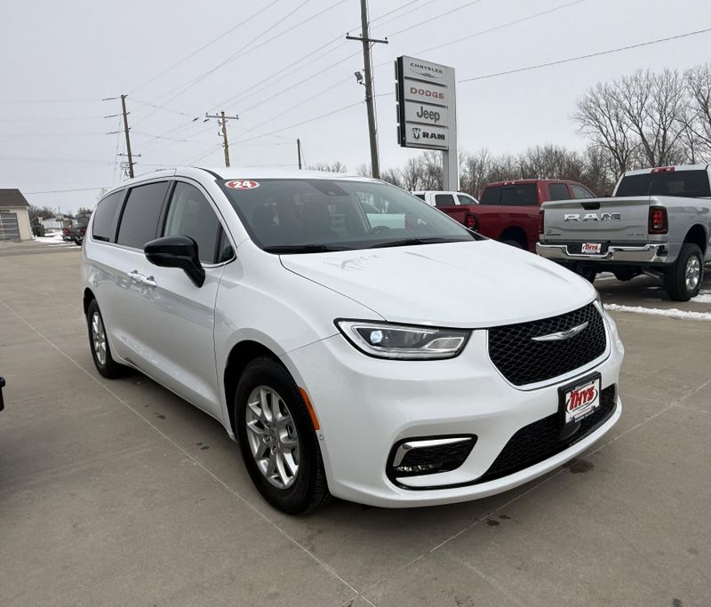 Used 2024 Chrysler Pacifica Touring LImage 36