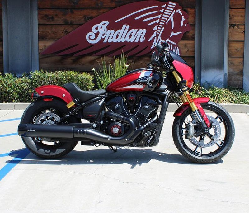 2025 Indian Motorcycle 101 SCOUT SUNSET RED METALLIC WITH GRAPHICS Image 2