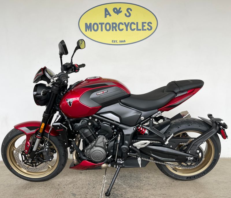 2026 Triumph TRIDENT 800