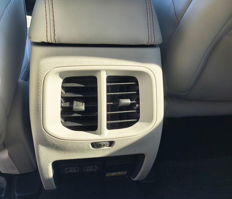 Used 2021 Jeep Cherokee Image 19