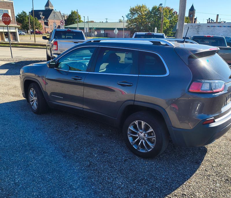 Used 2021 Jeep Cherokee Image 6