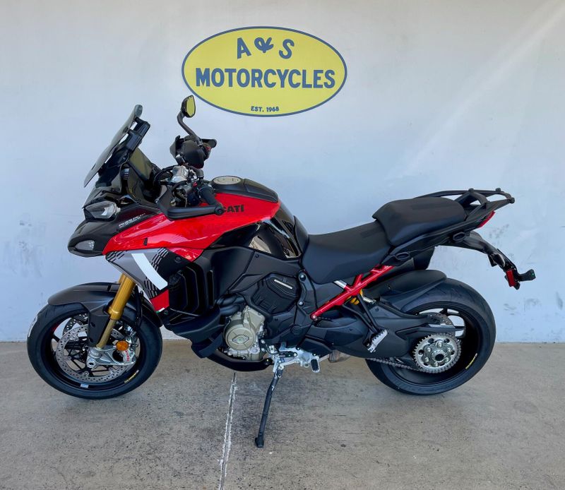 2025 Ducati MULTISTRADA V4 PIKES PEAK