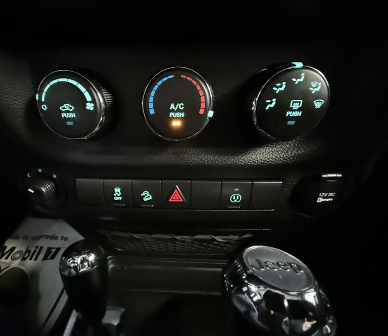 Used 2017 Jeep Wrangler JK SaharaImage 30