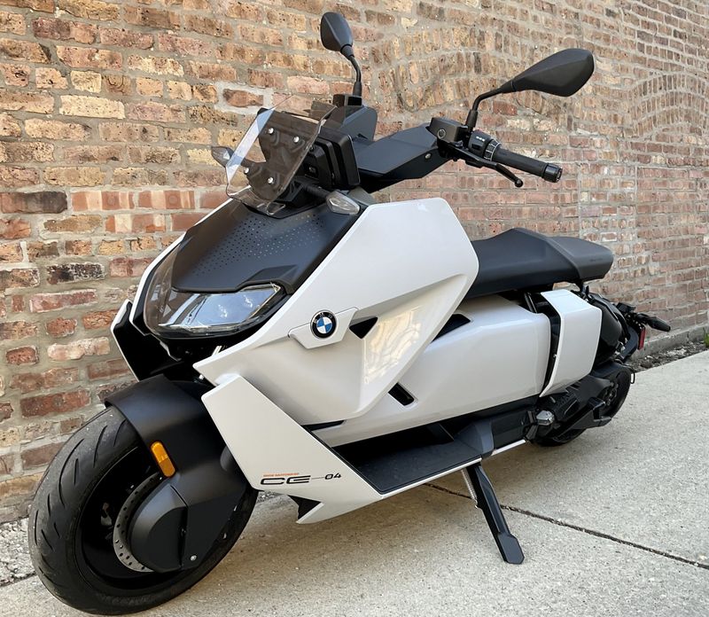 2023 BMW CE 04 in a White exterior color. Motoworks Chicago 312-738-4269 motoworkschicago.com 