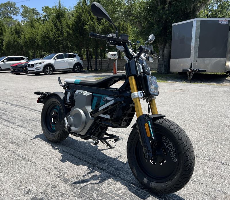 2025 BMW CE 02