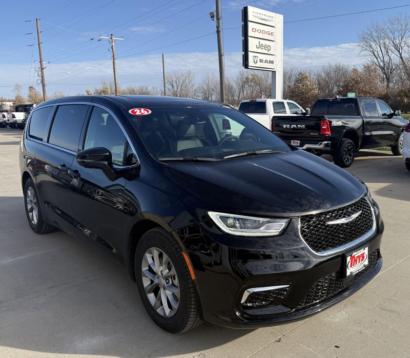 New 2026 Chrysler Pacifica LimitedImage 43