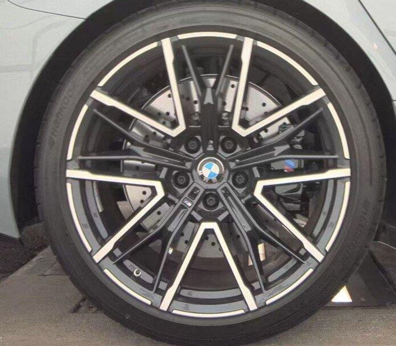 2025 Bmw M5 5 photo 4