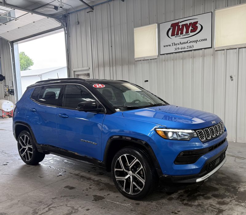 Used 2024 Jeep Compass LimitedImage 1