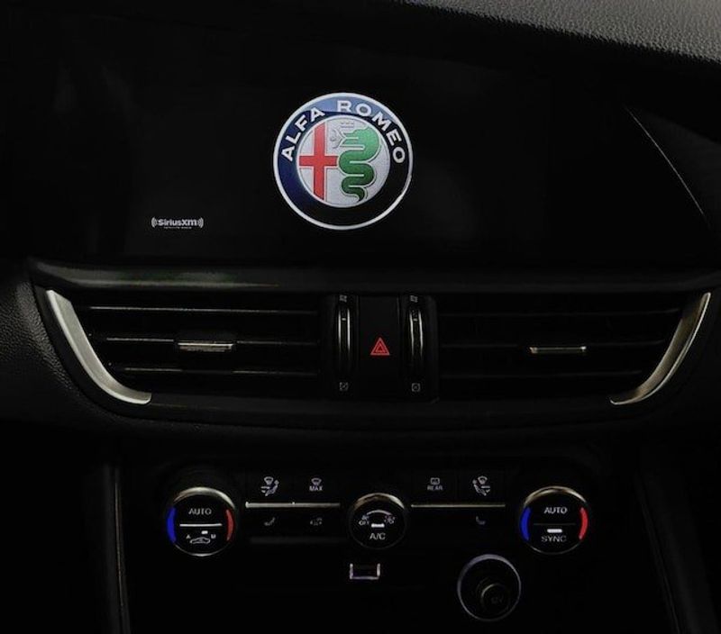 2020 Alfa Romeo Giulia Ti AWD w/SunroofImage 19
