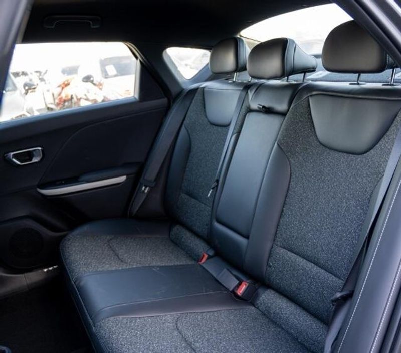 New 2025 Kia K4 GT-LineImage 15