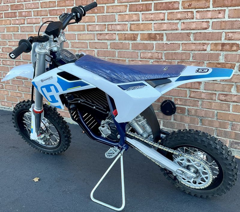 2024 Husqvarna EE 5Image 6