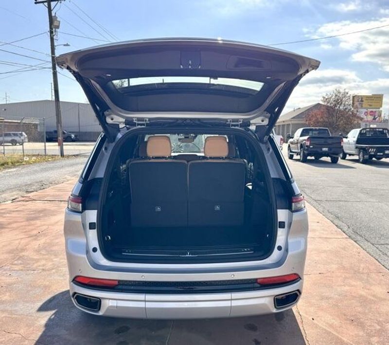 New 2025 Jeep Grand Cherokee L Summit Reserve 4x4Image 9