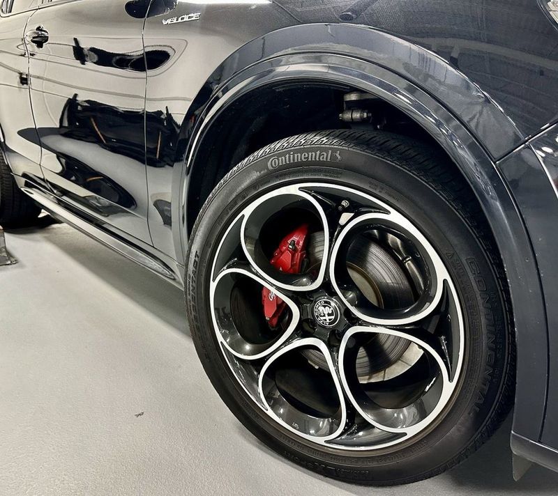 2022 Alfa Romeo Stelvio Veloce AWD w/ Premium & Activ PkgImage 11