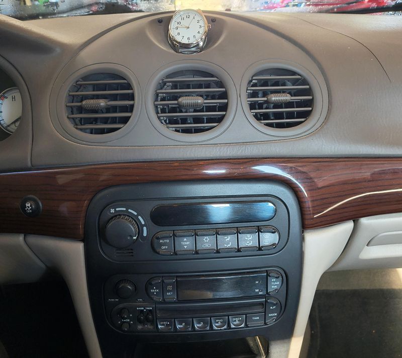 Used 2003 Chrysler 300M Image 9