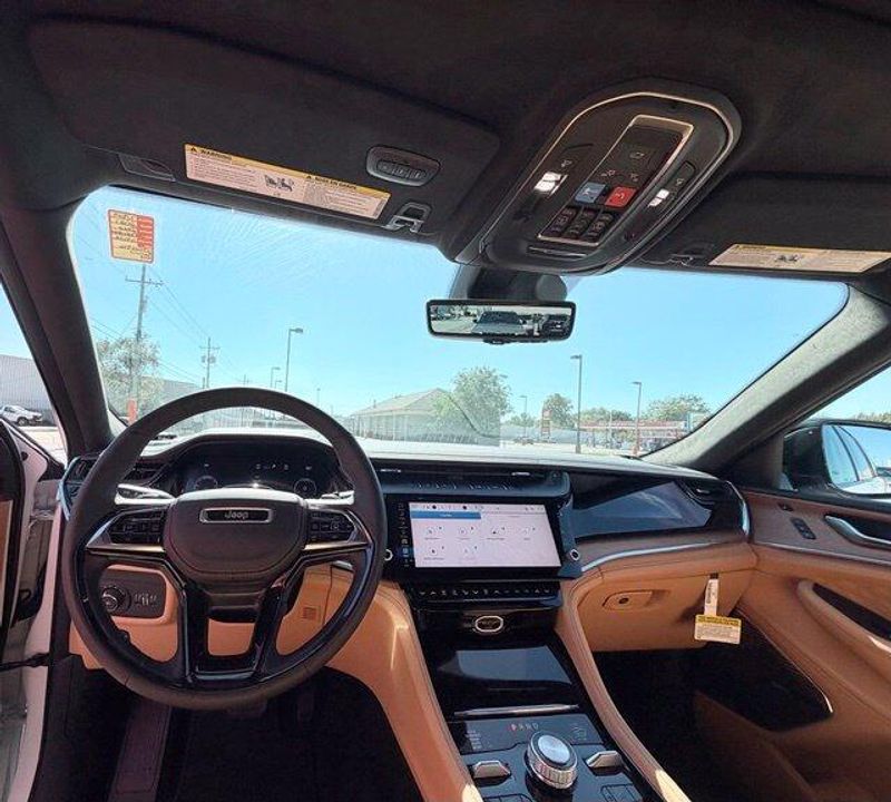 New 2027 Jeep Grand Cherokee Summit 4x4Image 9