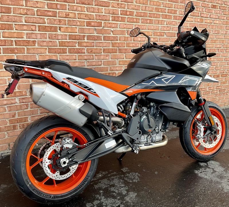 2024 KTM SMT 890Image 3