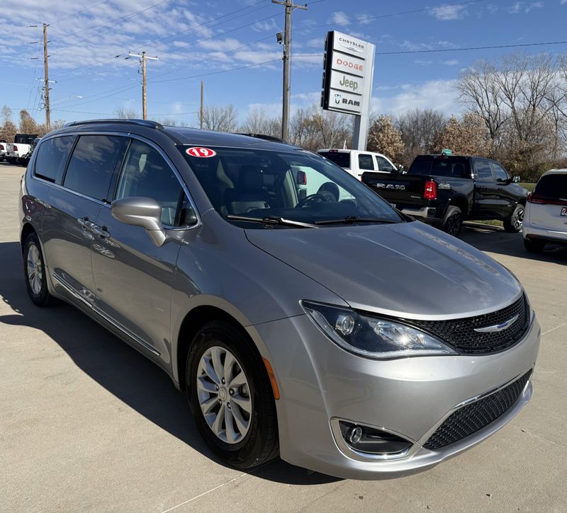Used 2019 Chrysler Pacifica Touring LImage 38