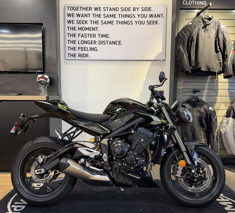 2025 Triumph Street Triple 765 RS - PHANTOM BLACK.. DEMO!!