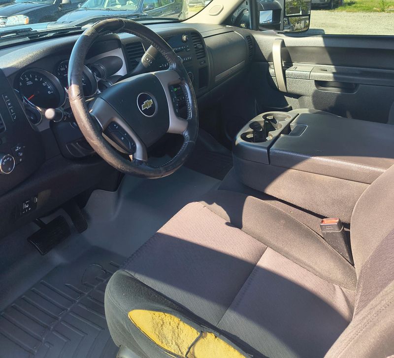 Used 2011 Chevrolet Silverado 2500HD Image 9