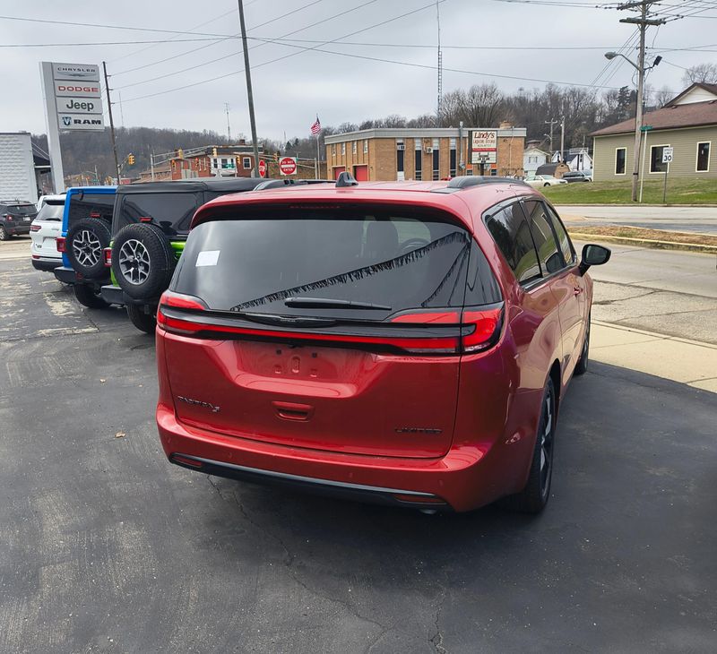 New 2026 Chrysler Pacifica LimitedImage 5