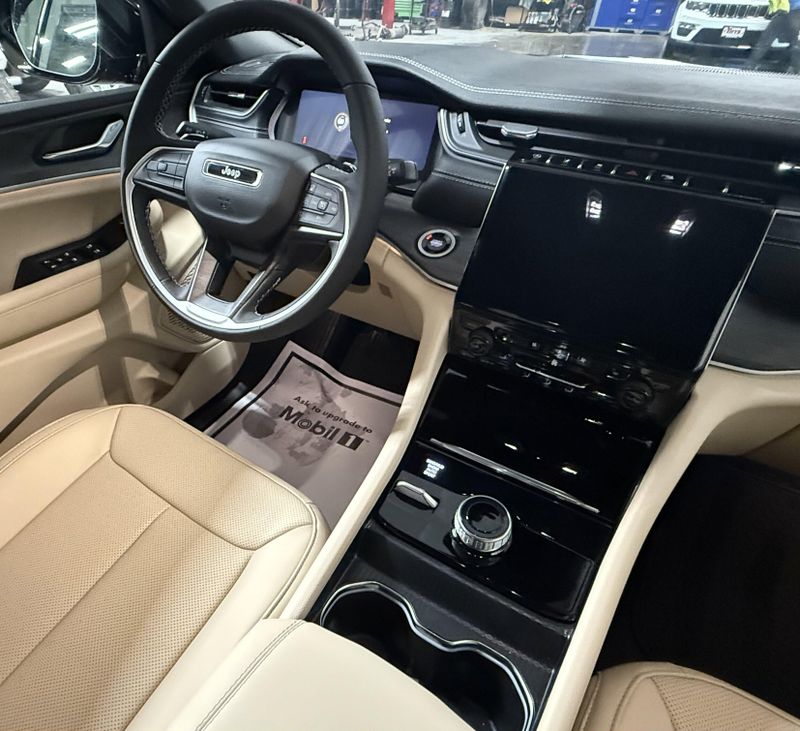 New 2025 Jeep Grand Cherokee Limited 4x4Image 24