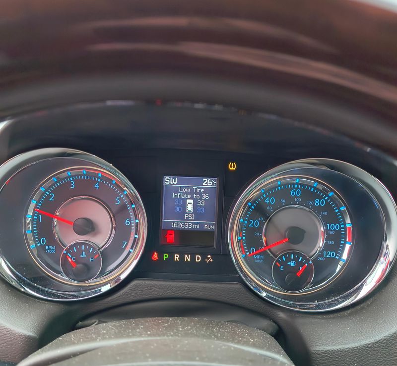 Used 2016 Chrysler Town & Country leatherImage 8