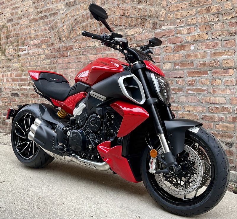 2023 Ducati Diavel V4  Image 3