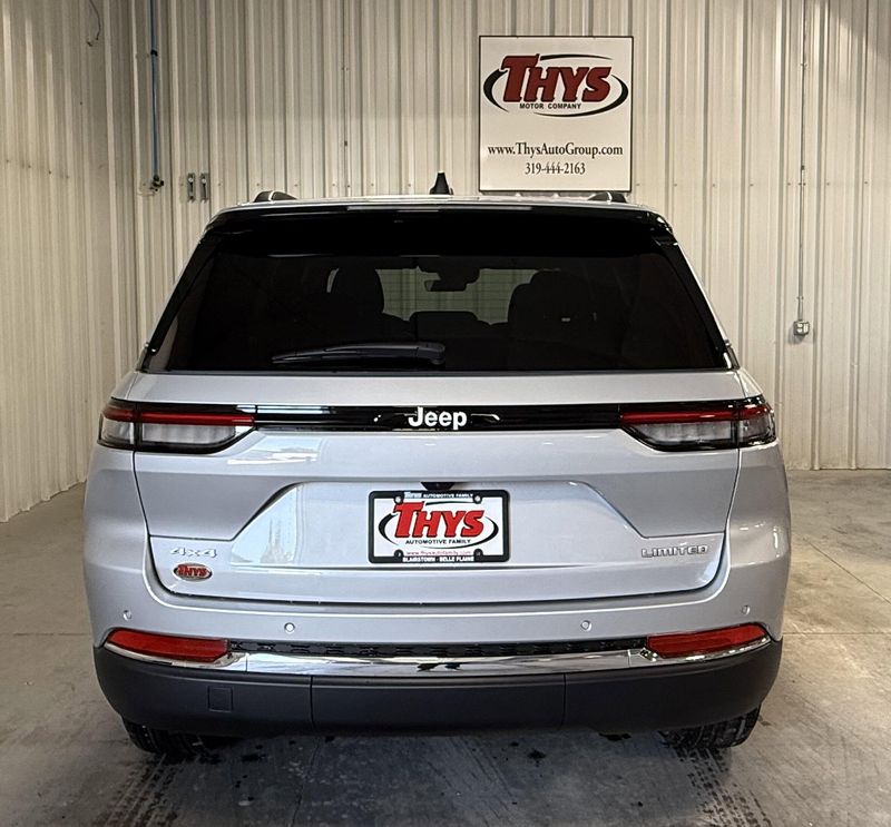 New 2025 Jeep Grand Cherokee Limited 4x4Image 4