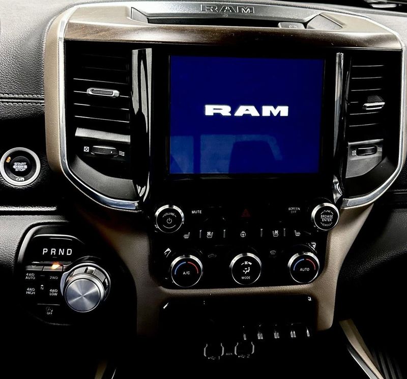 2022 RAM 1500 Laramie Crew Cab 5.7L 4WD w/Sunroof & NaviImage 20