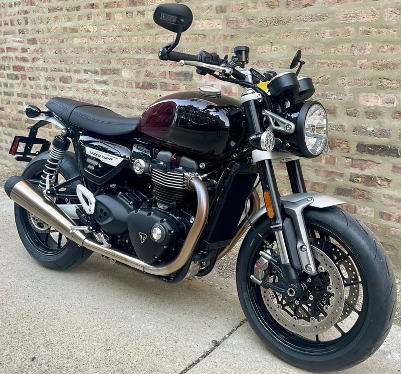 2024 Triumph Speed Twin 1200 Stealth EditionImage 3