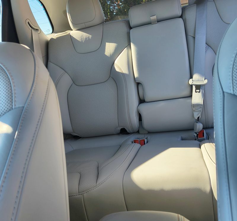 Used 2021 Jeep Cherokee Image 20