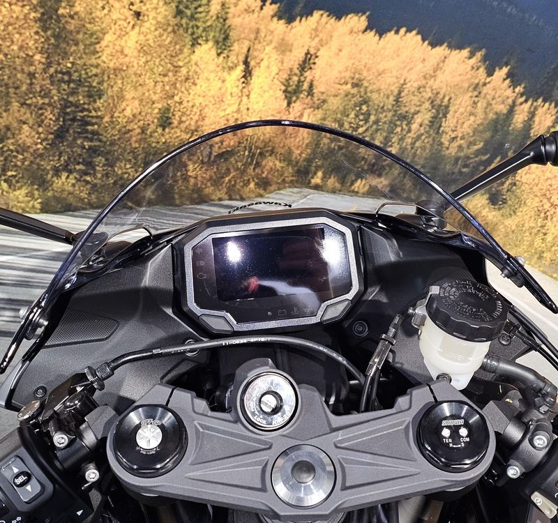 2025 Kawasaki NINJA ZX-6R Image 17