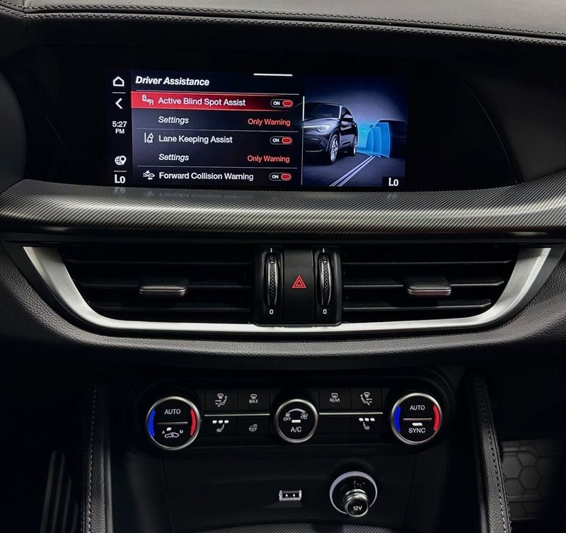 2022 Alfa Romeo Stelvio Veloce AWD w/ Premium & Activ PkgImage 8