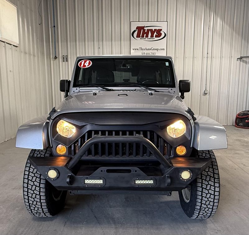 Used 2014 Jeep Wrangler Unlimited SaharaImage 13