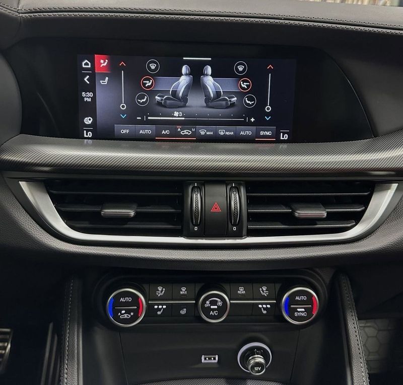 2022 Alfa Romeo Stelvio Veloce AWD w/ Premium & Activ PkgImage 25