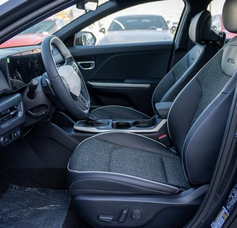 New 2025 Kia K4 GT-LineImage 11