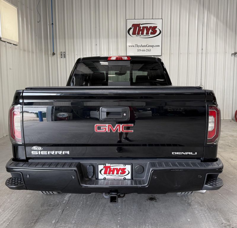 Used 2018 GMC Sierra 1500 DenaliImage 3