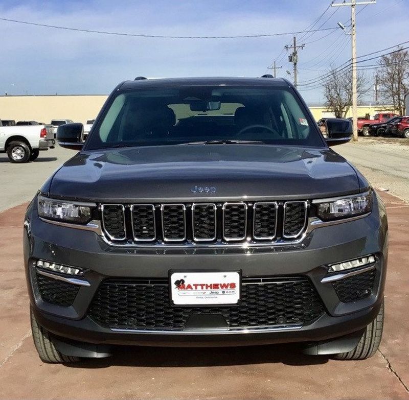 2024 Jeep Grand Cherokee Limited 4x4 in a Baltic Gray Metallic Clear Coat exterior color and Global Blackinterior. Matthews Chrysler Dodge Jeep Ram 918-276-8729 cyclespecialties.com 