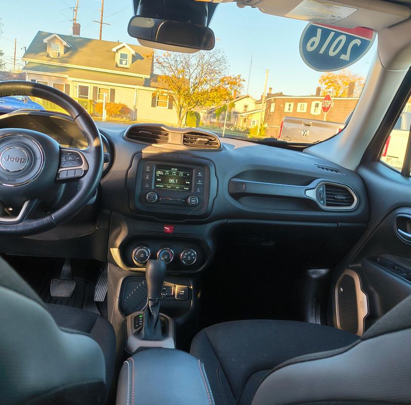 Used 2016 Jeep Renegade Image 6