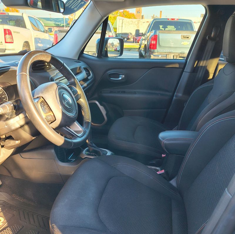 Used 2016 Jeep Renegade Image 7