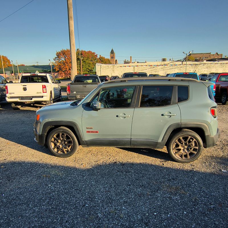Used 2016 Jeep Renegade Image 4