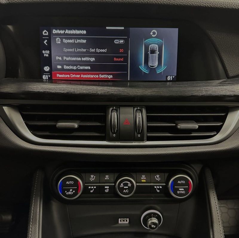 2021 Alfa Romeo Stelvio Sprint AWD w/Sunroof & SoundImage 21