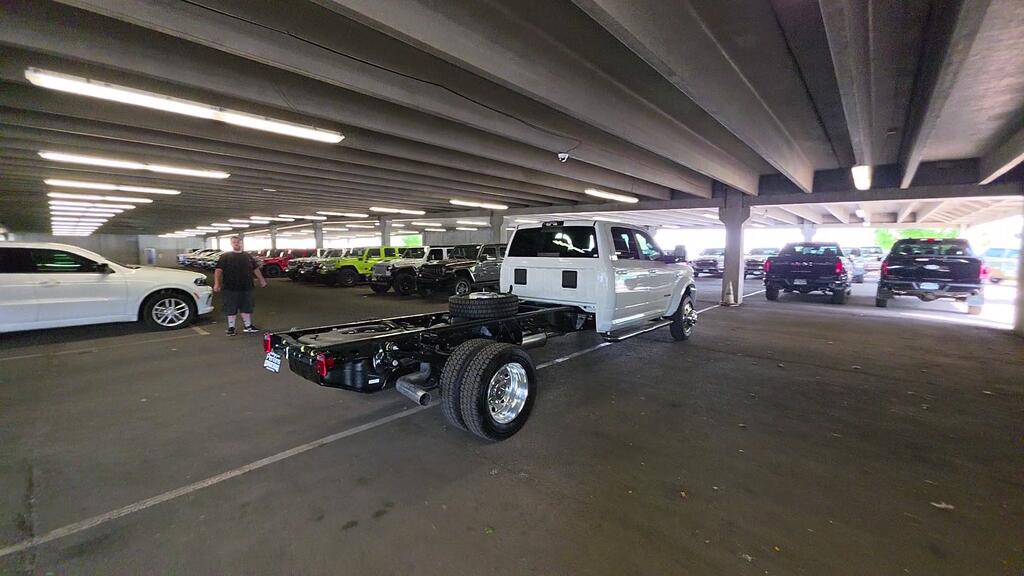 2026 RAM 5500 Chassis 5500 Big Horn Chassis Crew Cab 4x4 84' Ca